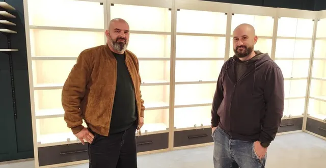 photo  mercredi 5 novembre 2025, david benoist (à gauche) et guillaume roncin vont ouvrir v and b, dans la zone du minerai à saint-sulpice-sur-risle (orne).  &copy;  ouest-france 