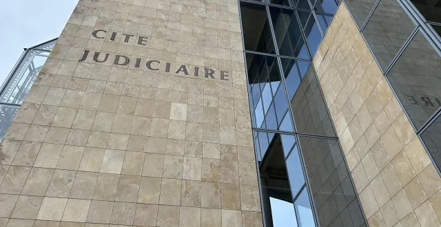 photo  devant le tribunal correctionnel du mans (sarthe), les deux prévenus ont fini par reconnaître les faits, un cambriolage commis au mans, le 11 octobre 2025.  &copy;  archives ouest-france 