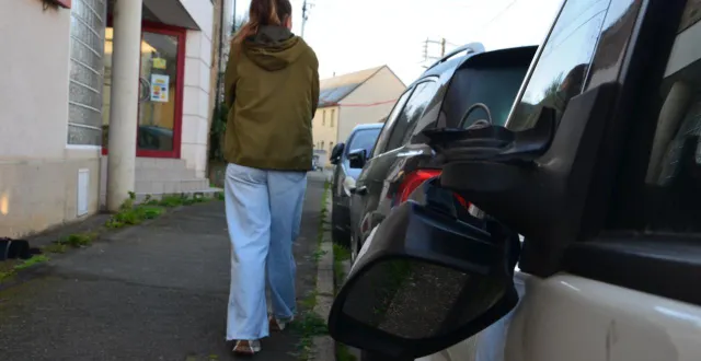 photo  julie* a retrouvé son véhicule avec le rétroviseur gauche cassé.  &copy;  le maine libre 