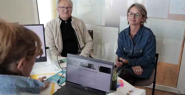 photo  nicole et son concubin alain se sont entretenus avec une conseillère de la carsat dans les locaux de la maison france services.  &copy;  co - benoit felace 