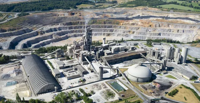 photo  lafarge ciments, à saint-pierre-la-cour (mayenne) veut décarboner sa production et fait partie du projet goco2, dont les pipelines traverseront notamment le maine-et-loire.  &copy;  archives david ademas/ouest-france 