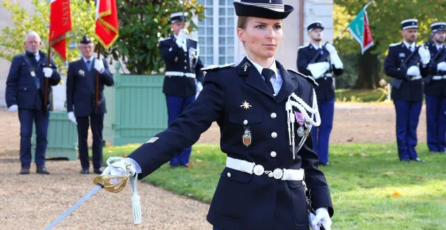 photo  la chef d’escadron cosima faul a pris officiellement le commandement de la compagnie de gendarmerie de la flèche lors d’une cérémonie ce mercredi 15 octobre 2025, au château de malicorne-sur-sarthe.  &copy;  ouest-france 