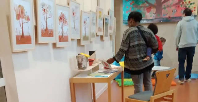 photo  l’illustratrice laetitia le saux expose ses planches.  &copy;  co 