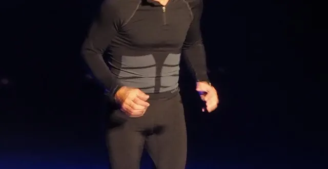 photo  seul sur scène, yohann métay a conquis le public du séquoia avec son spectacle « la tragédie du dossard 512 ».  &copy;  co 