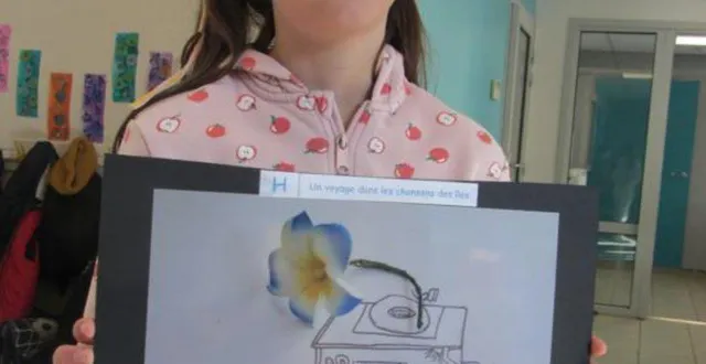 photo  justine et xavier ont imaginé un gramophone, avec une fleur d’hibiscus en lieu et place du pavillon, qu’ils ont pris en photo.  &copy;  ouest-france 