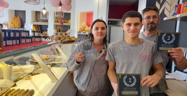 photo  les trois lauréats de la boulangerie crombez, adeline fromageau, félix delafuys et vincent grimault.  &copy;  ouest-france 