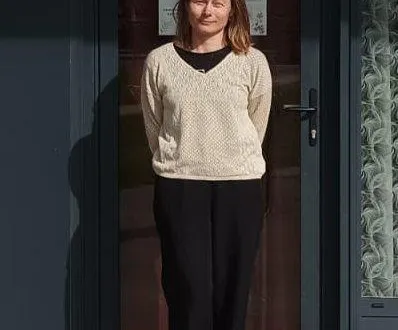 photo  laure bien-être devant son atelier de bien-être.  &copy;  le maine libre 