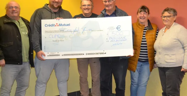 photo  les membres du bureau de l’amicale de l’école publique ont remis un chèque de 500 € au président des parents d’élèves.  &copy;  le maine libre 