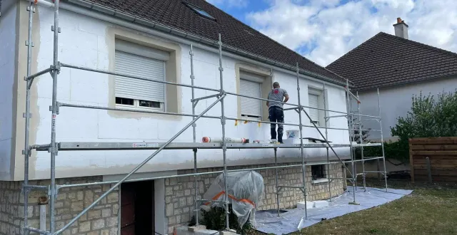 photo  le programme d’aides de l’état maprimerénov’ a évolué et permet de financer certains travaux de rénovation énergétique d’habitations, dont l’isolation extérieure. mais seulement pour les foyers les plus modestes.  &copy;  photo isonet 