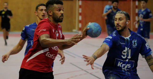 photo  thomas n’guimbus et les niortais se frottent au co-leader de la poule.  &copy;  co - christophe bernard 