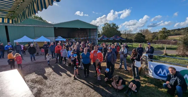 photo  une photo du cross fsgt 2024 à l’hippodrome de rânes (orne). mais c’est bien à sérans que l’épreuve aura lieu cette année.  &copy;  archives philippe léveillé 