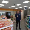 photo  alex bohnert, gérant, au cœur du nouvel espace boutique épicerie et dépannage auto de sa station total énergies. 