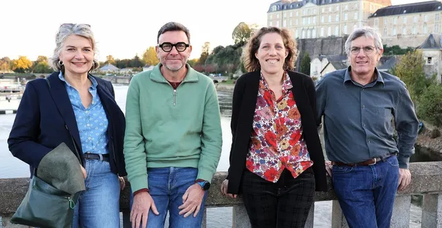 photo  fabrice brivain (à droite), en compagnie de sabine ghemame, vincent huet et hélène drou, de futurs colistiers, ce jeudi 16 octobre 2025.  &copy;  ouest-france 