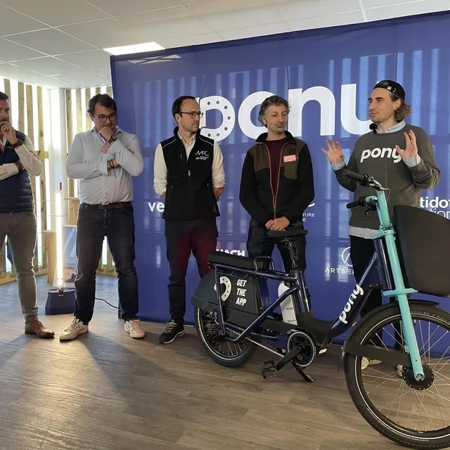 photo jeudi 16 octobre, pony et mfc ont présenté la deuxième génération du « double pony », un vélo deux personnes à assistance électrique.  ©  ouest-france