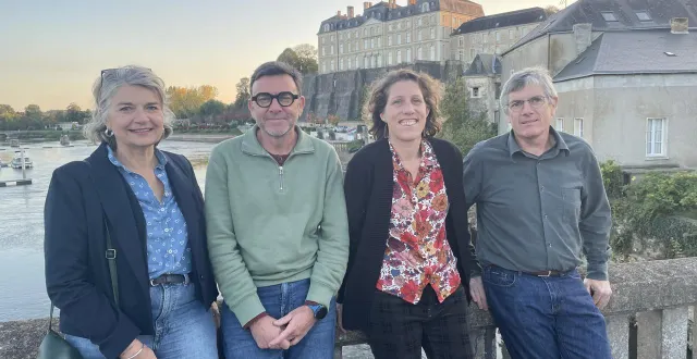 photo  le collectif un avenir à gauche a désigné fabrice brivain (à droite sur la photo) comme candidat pour les élections municipales de mars 2026.  &copy;  le maine libre 