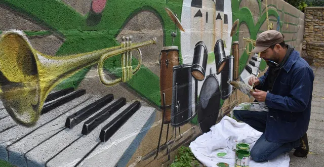 photo  une semaine de travail pour embellir un mur.  &copy;  le maine libre 