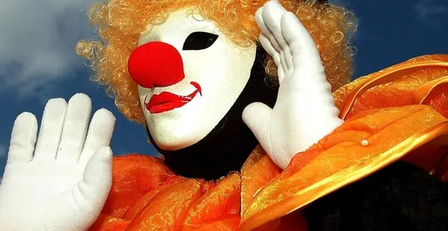 photo  la richesse des costumes semble magnifier la tradition du carnaval de venise.  &copy;  gerard baude 