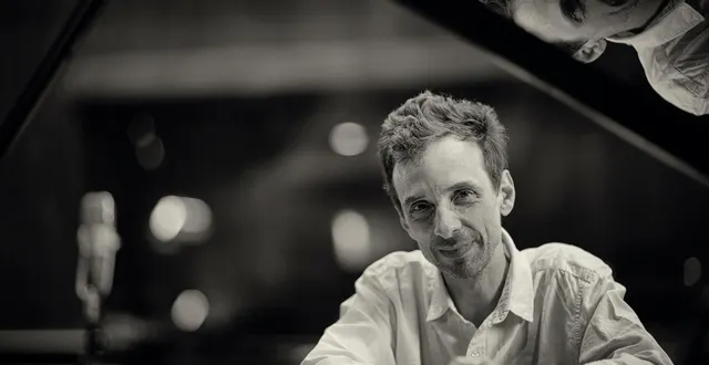 photo  le pianiste pierre de bethmann se produira en solo ce samedi 18 octobre dans le bel écrin de la chapelle saint-léonard à durtal.  &copy;  gildas boclé 