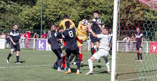 photo  le 21 septembre 2025 en championnat, saint-saturnin (en jaune) avait reçu et battu beaumont (en noir) 2-1.  &copy;  le maine libre 