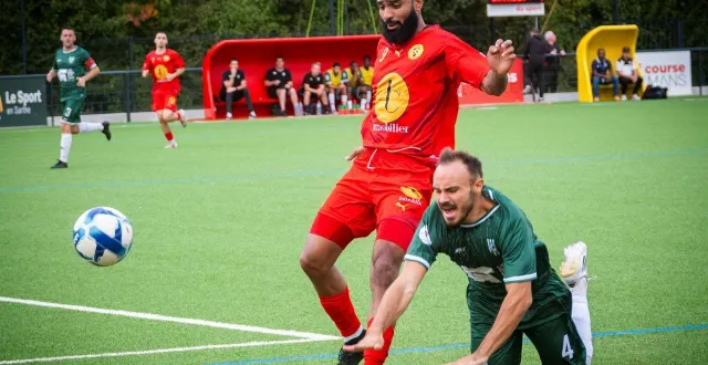 photo  premier volet de cette double confrontation entre le mans villaret et le sablé fc, ce samedi.  &copy;  dominique breugnot 