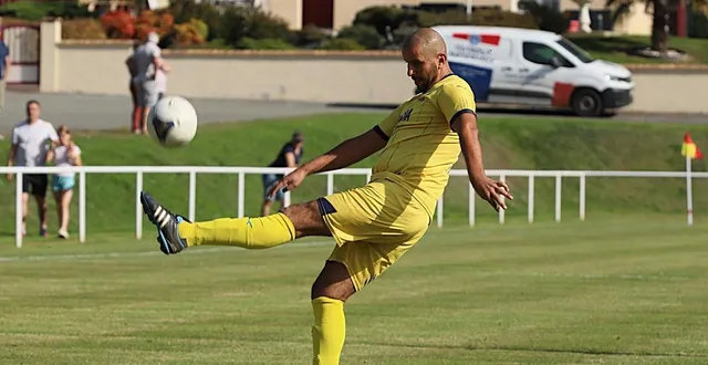 photo  jaouad bouyahya, entraîneur-joueur de l’équipe fanion du fc pays aiglon.  &copy;  ouest-france 