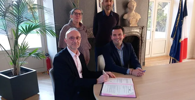 photo  les signataires de la convention en présence de laurence bordais, adjointe en charge de la culture, et de kamel hamdani, directeur de l’école de musique lami.  &copy;  co. 