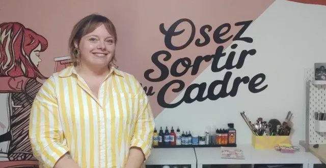 photo  andréa-johanna moulin dans son atelier où elle crée ses ébauches.  &copy;  co 