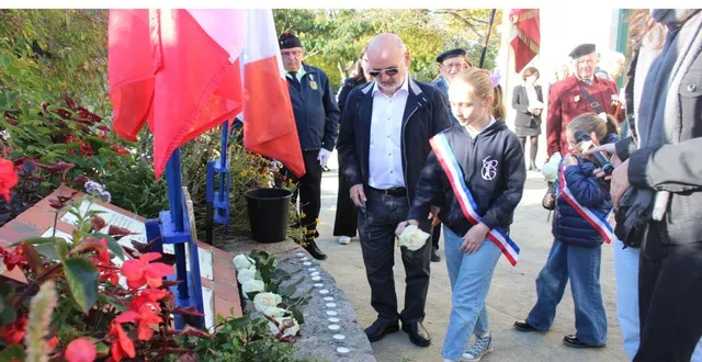 photo  yves moreau, historien local, a accompagné les jeunes pour la cérémonie des bougies.  &copy;  le maine libre 