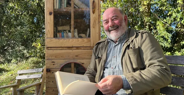 photo  jean mulot, maire de pizieux depuis 1983, a voyagé partout dans le monde. mais c’est dans sa commune qu’il se sent le mieux.  &copy;  le maine libre - thomas négrier 