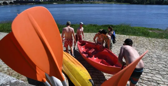 photo  les loueurs de canoës sont nombreux sur la loire qui, sans balisage, pourrait devenir dangereuse pour les touristes ne connaissant pas les pièges des bancs de sable. ?  &copy;  archives co – laurent combet 