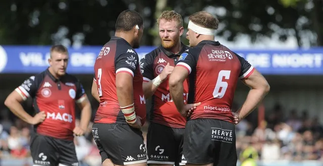 photo  chris van leeuwen et ses partenaires ont manqué d’agressivité au cours des 40 premières minutes.  &copy;  co - christophe bernard 