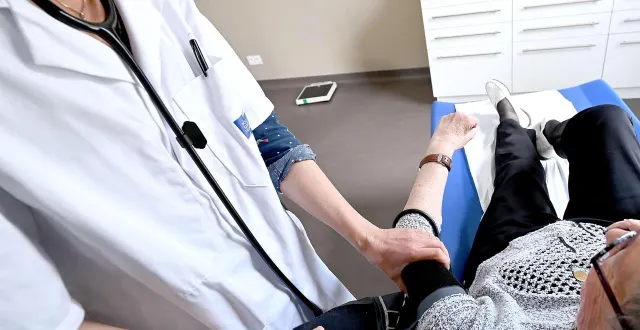 photo  en sarthe, 25 % des médecins généralistes ont disparu en douze ans.  &copy;  archives ouest-france / joël le gall 