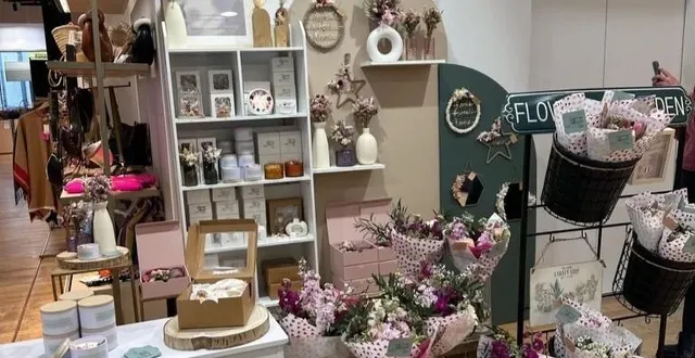 photo  la caravane botanique avait un stand au rez-de-chaussée des galeries lafayette à angers depuis février.  &copy;  caravane botanique 