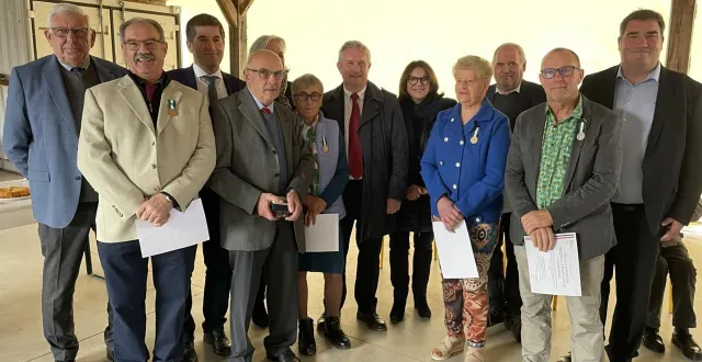 photo  six élus de sevrai ont été mis en avant, samedi 18 octobre 2025.  &copy;  ouest-france 