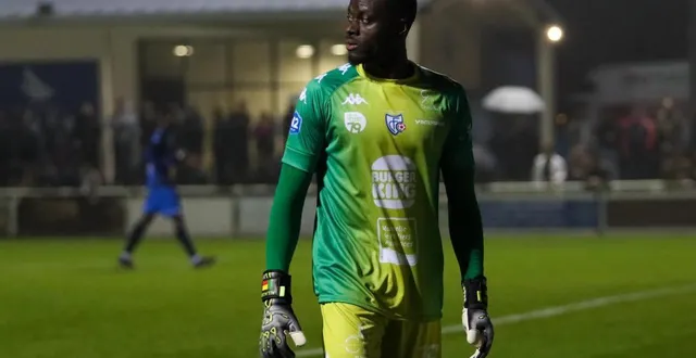 photo  dès le début de la rencontre à avranches, saturnin allagbe (fc chauray) a encaissé l’ouverture du score, ce samedi 18 octobre 2025.  &copy;  co - jordan magneron 