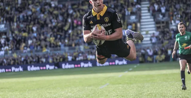 photo  entré en jeu, le rochelais hoani bosmorin a aplati son essai de manière acrobatique.  &copy;  co - jordan magneron 