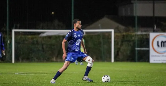 photo  alexy do rogeiro et ses coéquipiers ont dû terminer le match à neuf, à avranches, samedi 18 octobre 2025.  &copy;  co - jordan magneron 