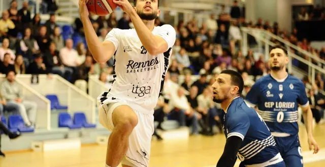 photo  lorient thuillier et les rennais se sont inclinés face à lorient.  &copy;  julien kammerer 