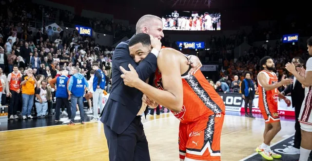 photo  thomas, comme vizade, peuvent se réjouir de cette victoire, face à bourg-en-bresse.  &copy;  dominique breugnot/ouest-france 