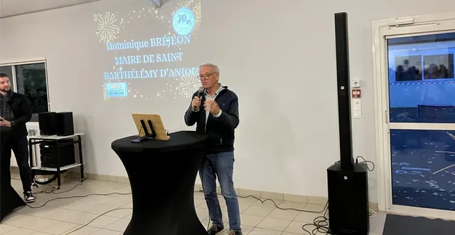 photo  dominique bréjeon, maire de saint-barthélemy-d’anjou, lors de la soirée anniversaire de la mfr le cèdre.  &copy;  co. 