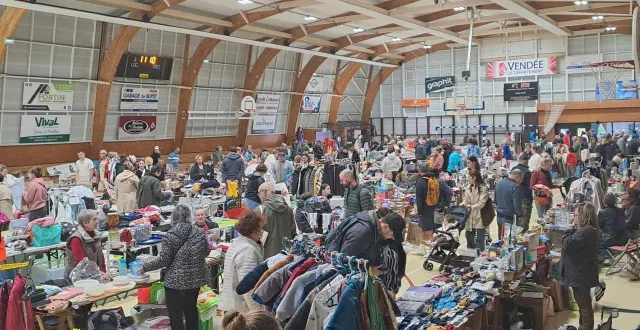 photo  plusieurs vide-greniers sont prévus ce dimanche 19 octobre en maine-et-loire  &copy;  archives ouest-france 