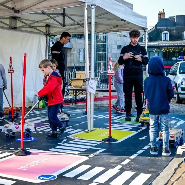 photo des animations de sensibilisation à la sécurité routière pour petits et grands.  ©  photo le maine libre - yvon loué