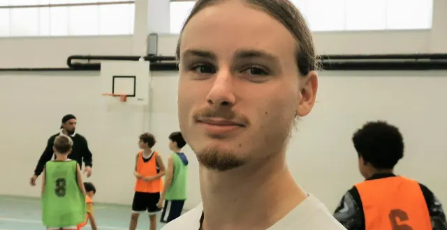 photo  enzo patrignani, 21 ans, succède à océane bouchenoir à la section basket de l’omnisports d’arnage où il entraîne les jeunes.  &copy;  le maine libre 