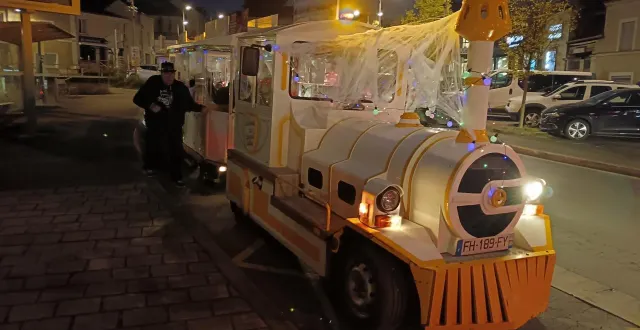 photo  le petit train des vignes de chalonnes-sur-loire se déguise lui aussi pour halloween  &copy;  . petit train des vignes 