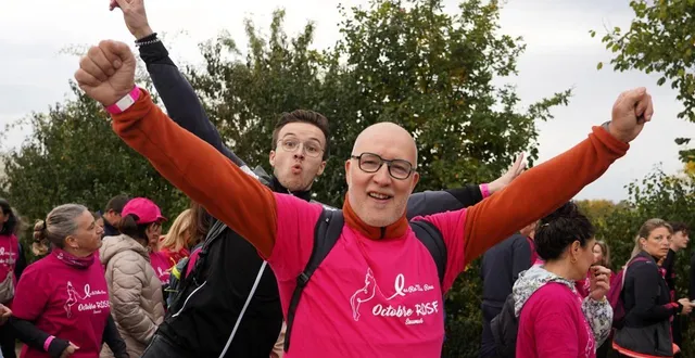 photo  saumur, dimanche 19 octobre 2025. tous les participants ont montré beaucoup d’enthousiasme à l’occasion de ce rendez-vous d’octobre rose.  &copy;  co - matthieu gruaz-toussaint 