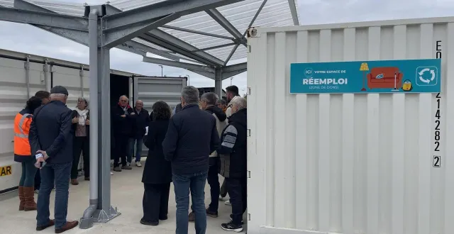 photo  le local de réemploi accueille tout ce qui est immédiatement réutilisable en matière de jouets, meubles, jeux de société, vaisselle, bibelots…  &copy;  ouest-france 