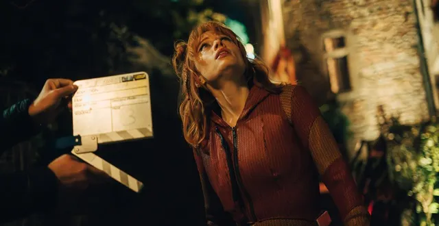 photo  durant cinq jours, les équipes de tournage de la saison 2 de la série tf1 cat’s eyes ont pris leurs quartiers au mont saint-michel (manche).  &copy;  caroline dubois / big band story / tf1 