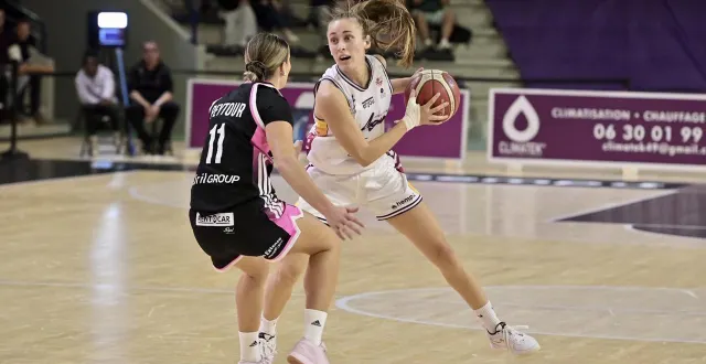 photo  laura mendez a inscrit le panier de la victoire pour angers ce dimanche contre basket landes.  &copy;  archives sébastien aubinaud 