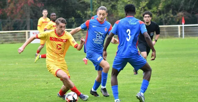 photo  les joueurs de saint-saturnin/la milesse (en jaune) peuvent avoir des regrets après cette défaite.  &copy;  le maine libre 