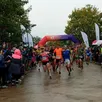photo  le départ de la dernière course du programme du trail de la roche d’oëtre : les 13 km. 